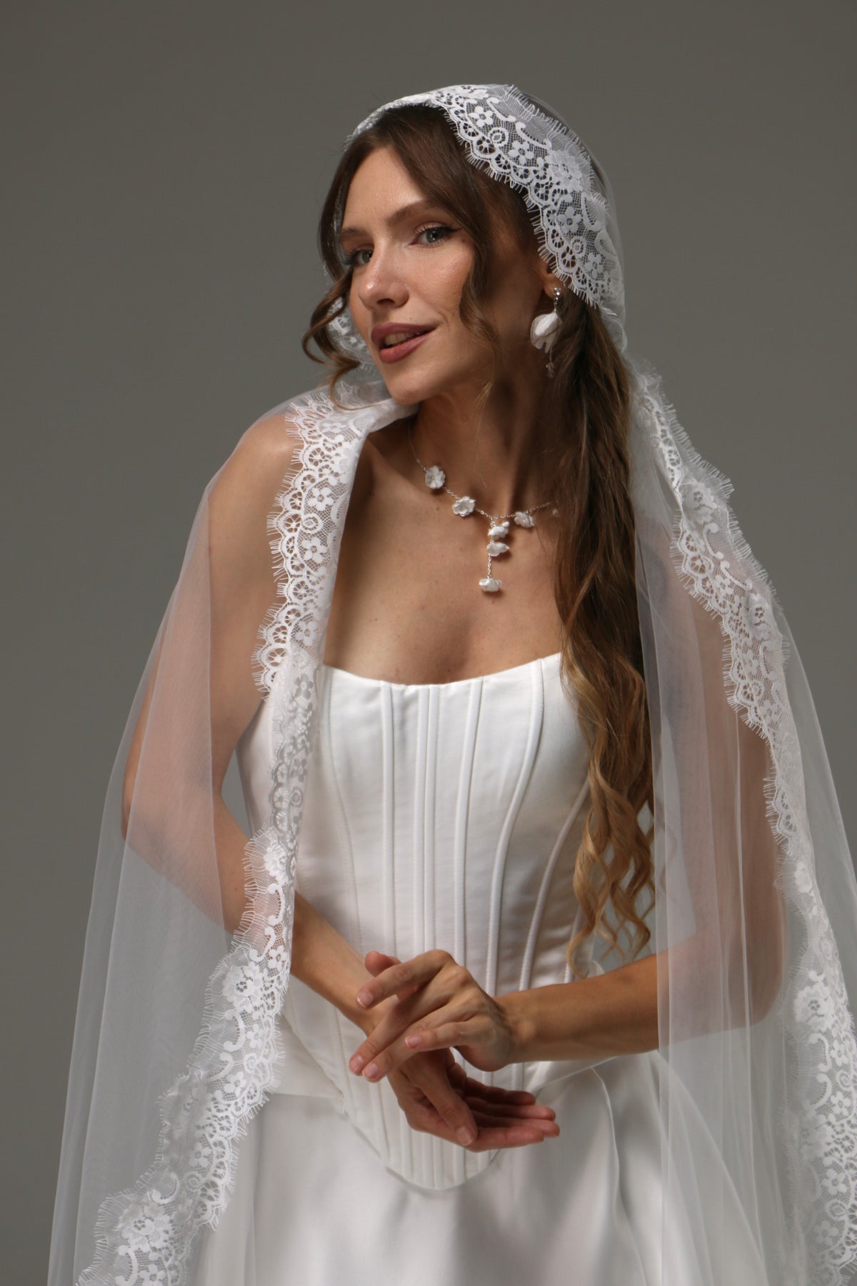 Juliet Wedding Veil with Lace, Lace Bridal Veil, Romantic Tulle Veil, Vintage Wedding Veil, Elegant Juliet Veil