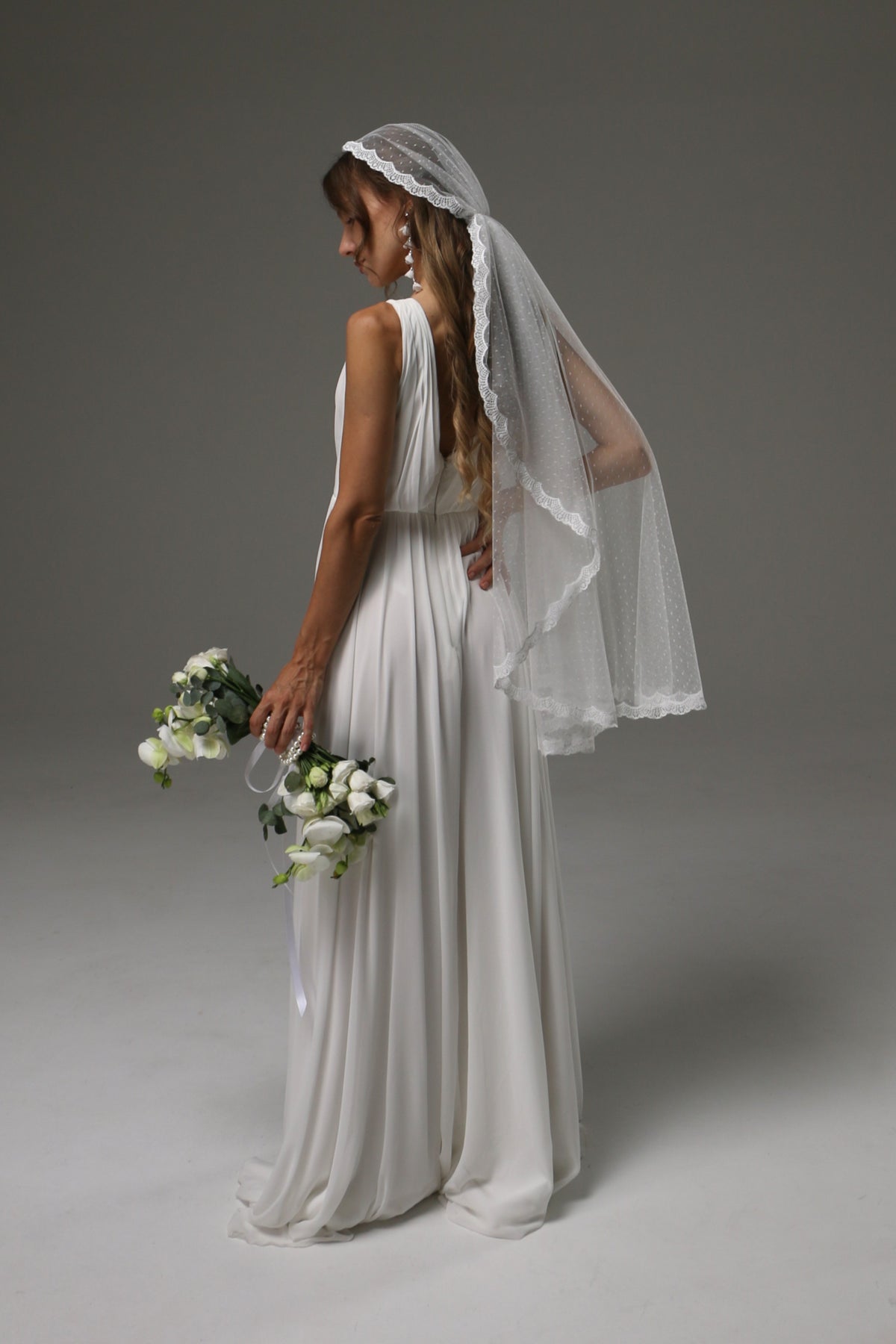 Lace Bandana Wedding Veil, Bridal Headband Veil — — front view of the veil