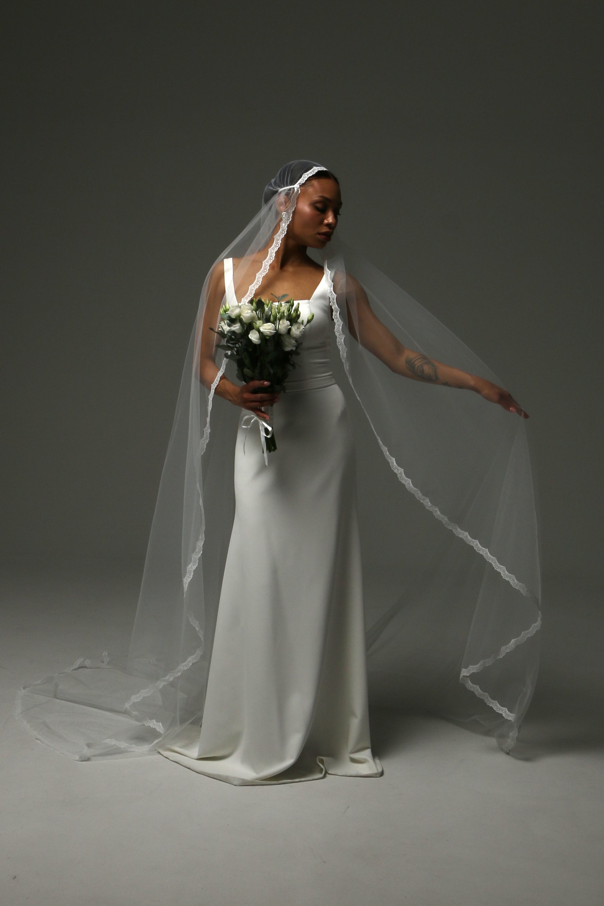 Minimalist bridal look paired with a Juliet cap wedding veil.