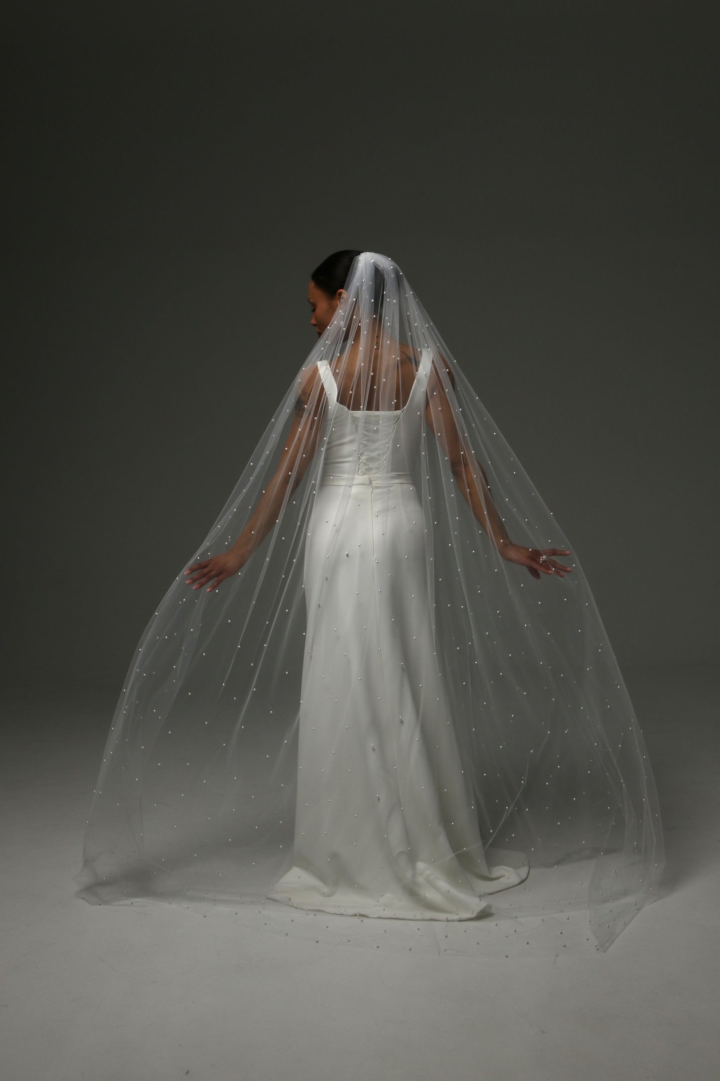 Handmade pearl bridal veil for modern wedding styling.