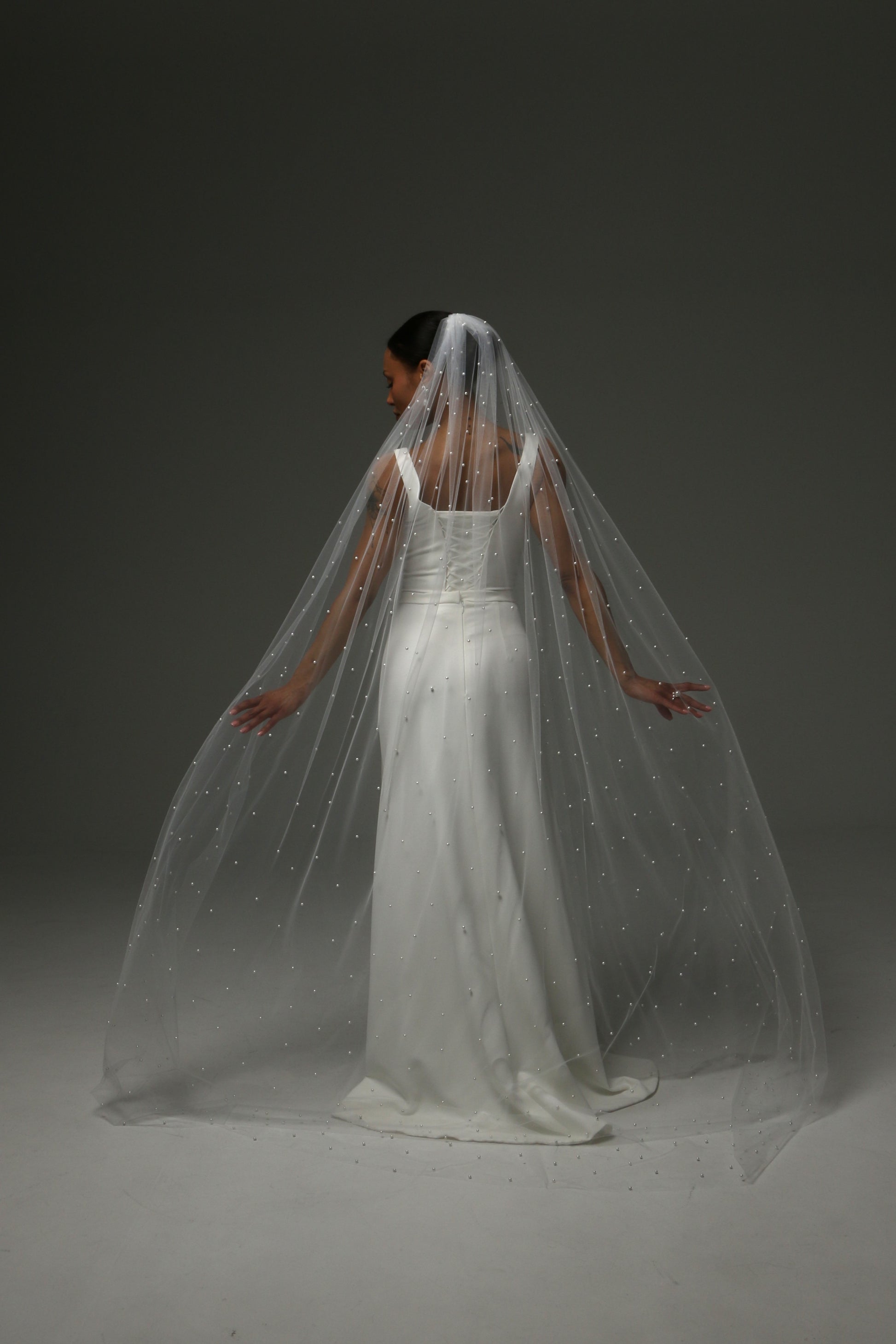 Handmade pearl bridal veil for modern wedding styling.