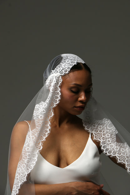 Luxury bridal veil crafted from soft ivory tulle and lace appliqués.