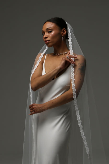 Minimalist bridal veil with cathedral-length flowing silhouette.