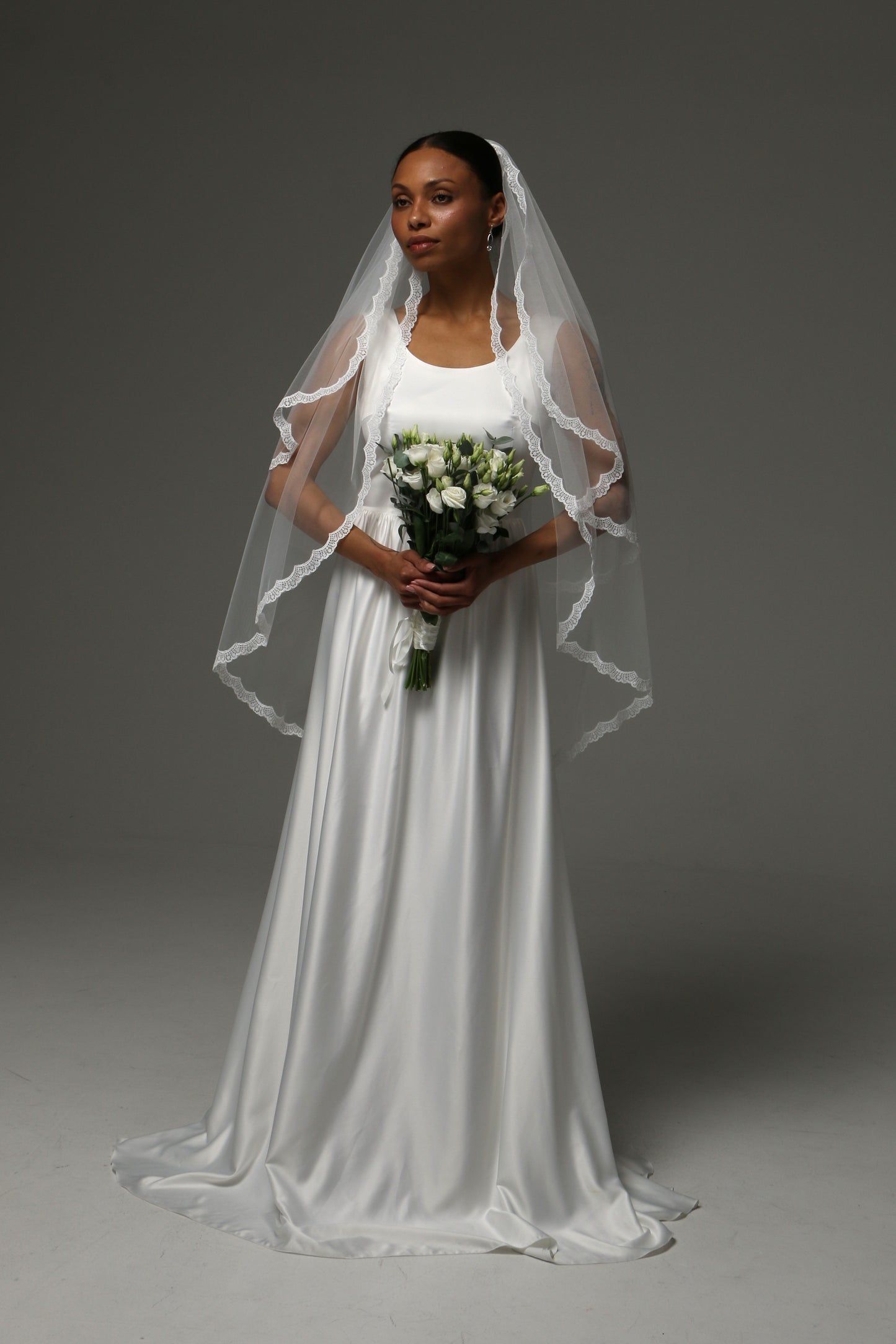 Soft illusion tulle veil featuring a romantic two-tier design.