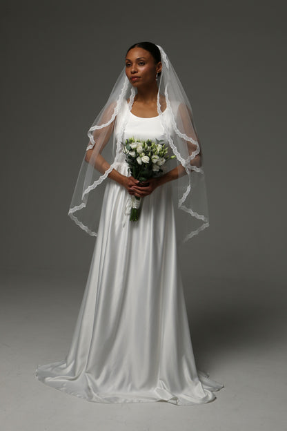 Soft illusion tulle veil featuring a romantic two-tier design.