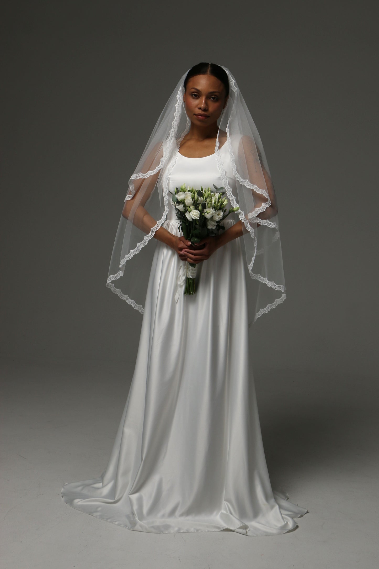 Lightweight wedding veil with elegant lace edging.