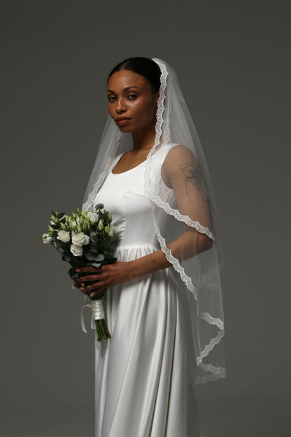 Two-tier blusher veil with refined lace edge detailing.