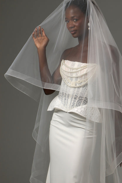 Modern bridal veil with horsehair edge creating soft waves.