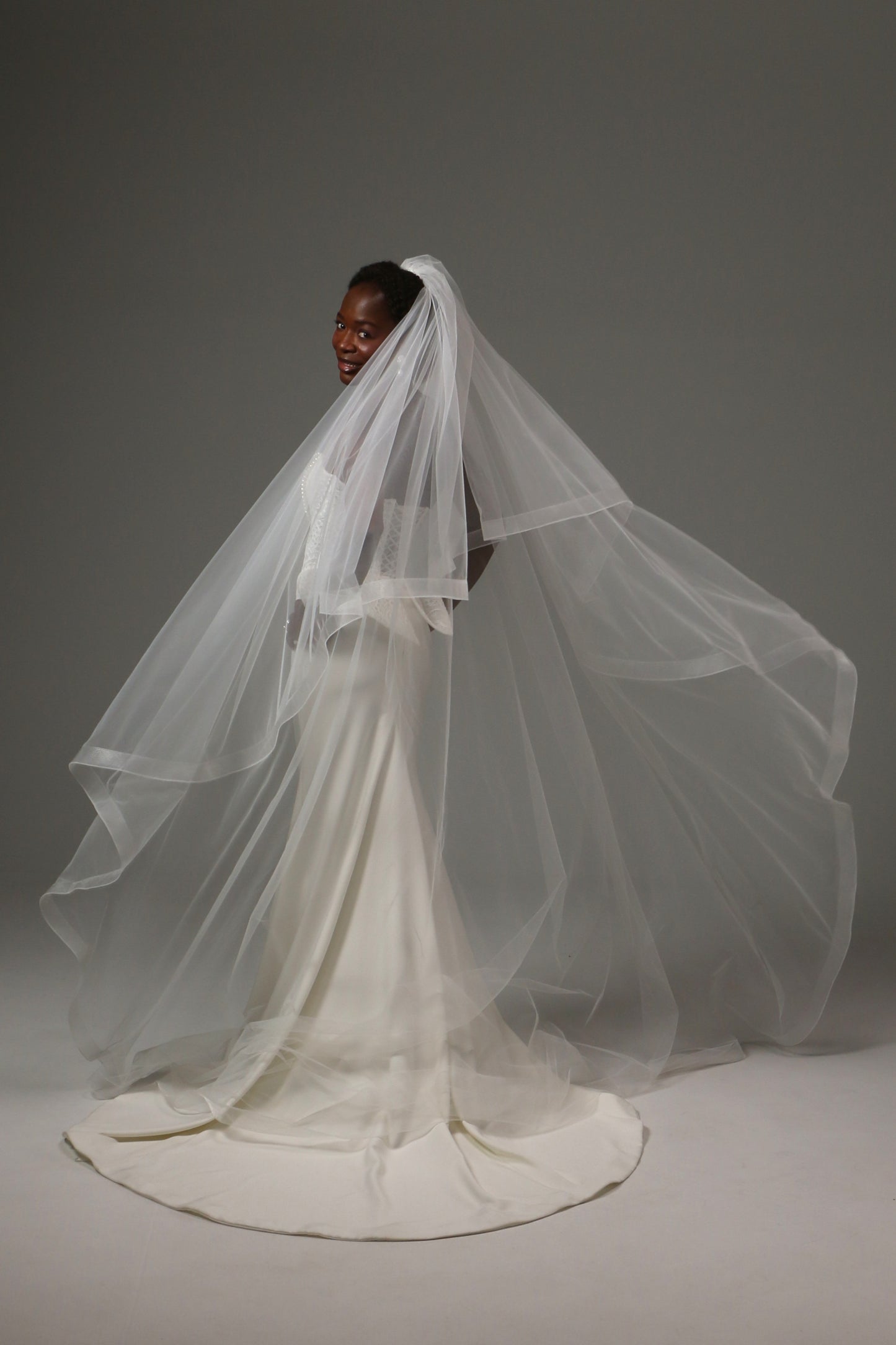 Soft tulle wedding veil designed for elegant ceremonies.