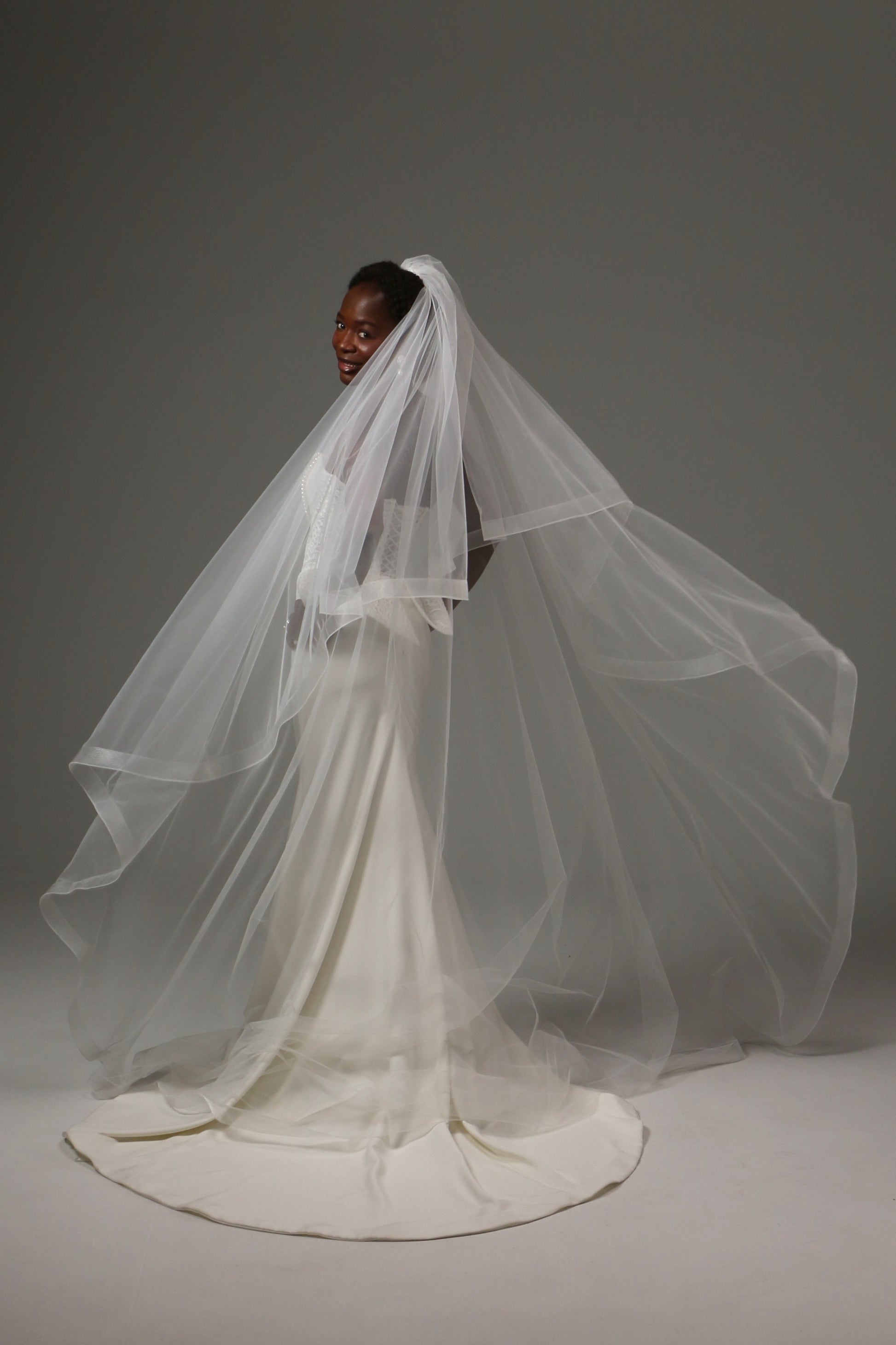 Soft tulle wedding veil designed for elegant ceremonies.