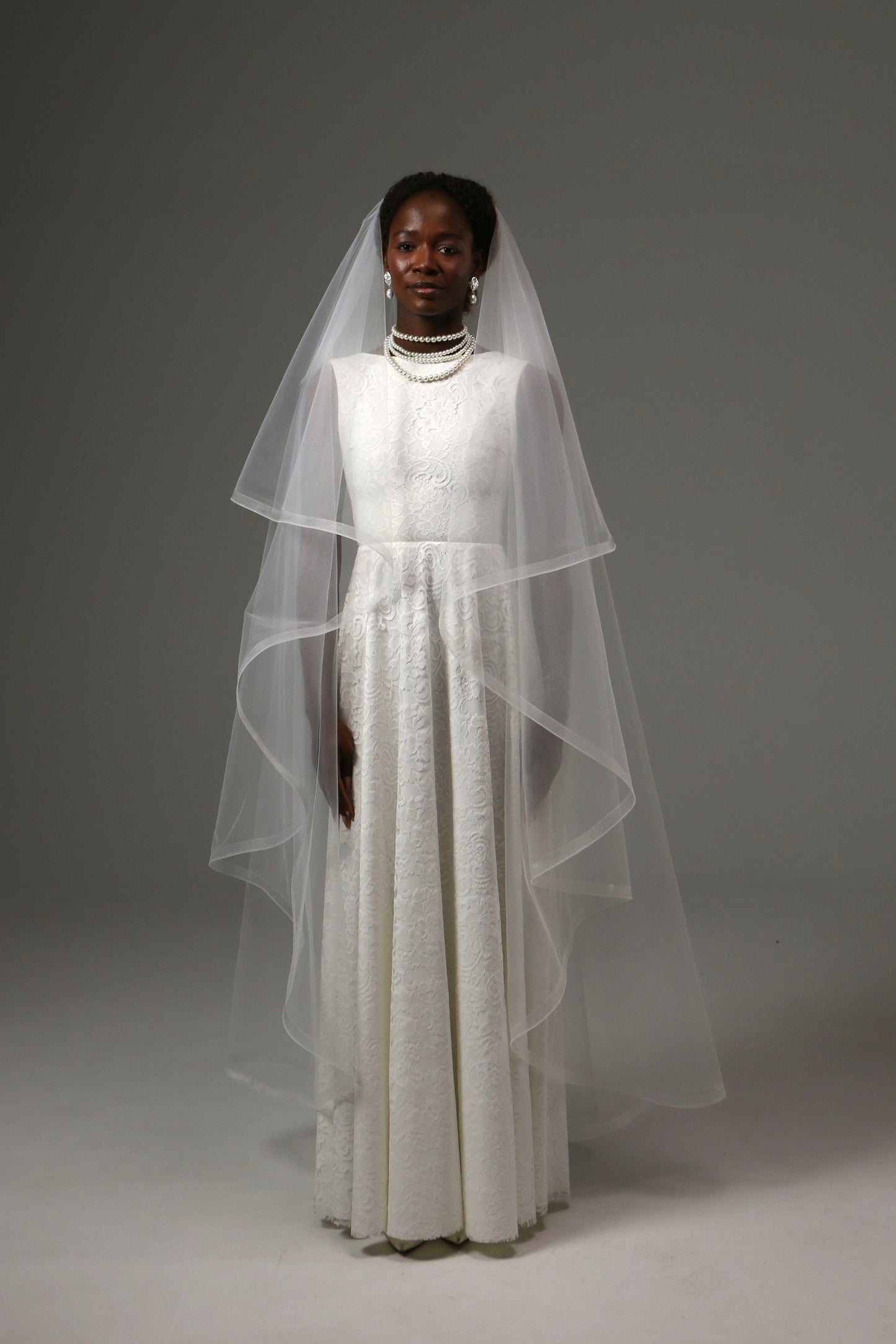 Soft illusion tulle bridal veil with flowing horsehair trim.