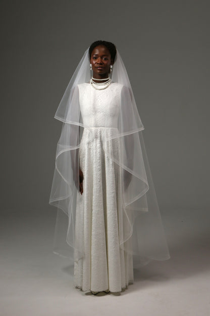 Soft illusion tulle bridal veil with flowing horsehair trim.