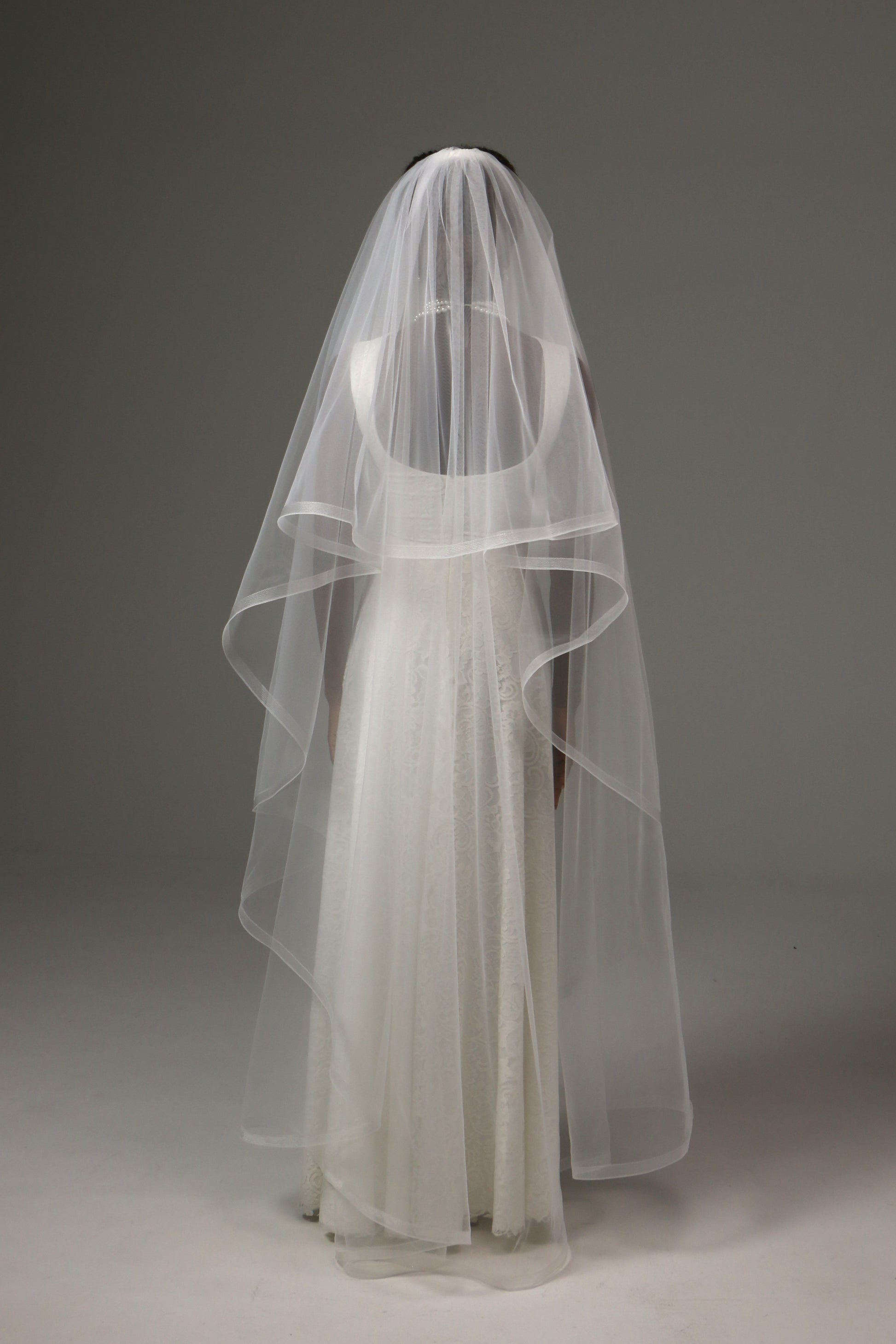 Lightweight horsehair edge veil perfect for church ceremonies.
