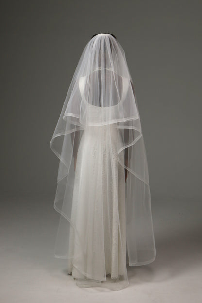 Lightweight horsehair edge veil perfect for church ceremonies.