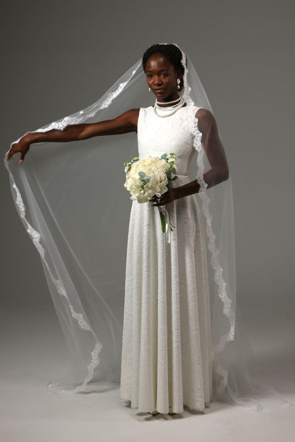 Soft illusion tulle mantilla veil with timeless lace detail.