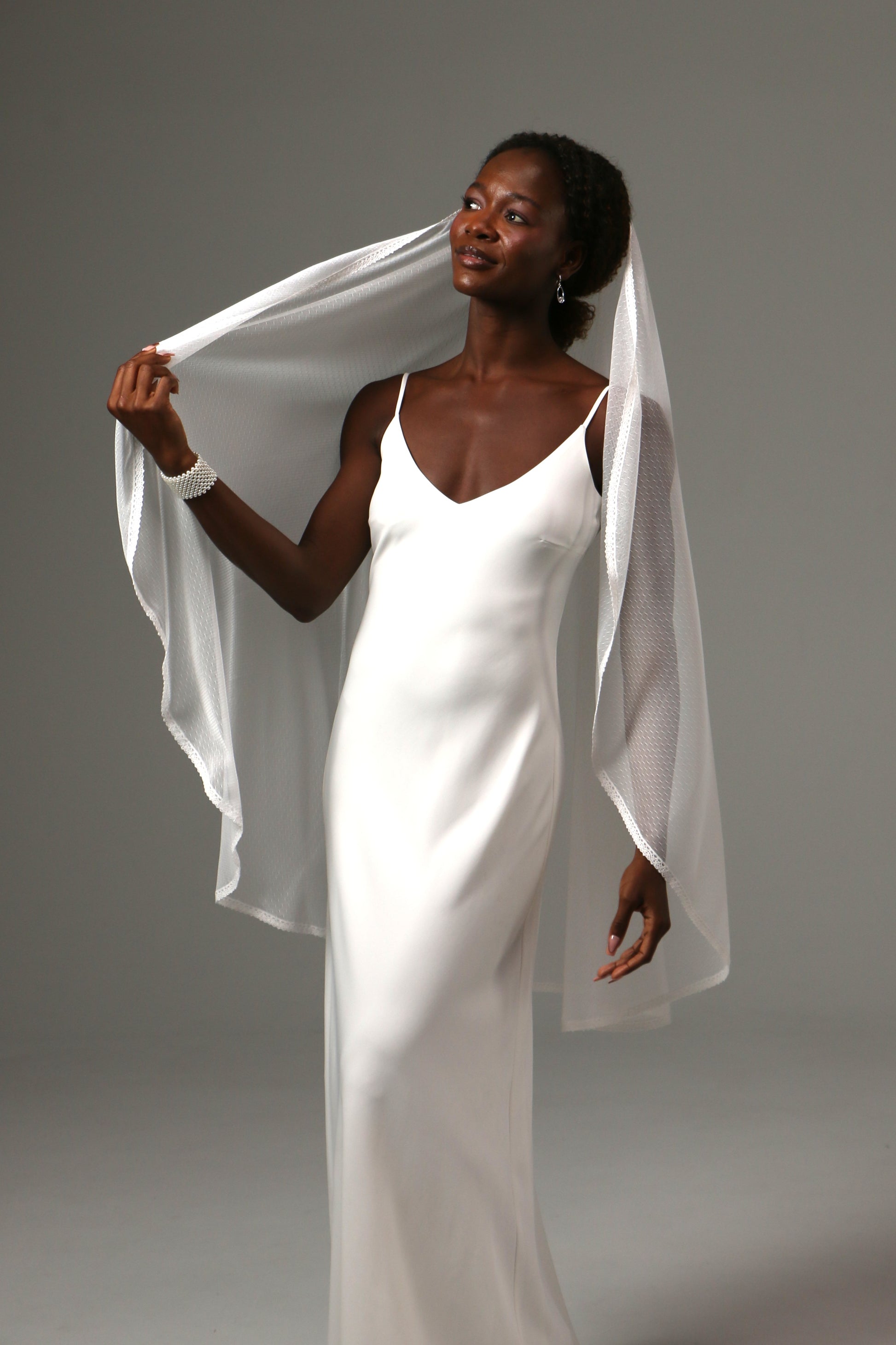 Elegant one-tier veil paired with a minimalist satin wedding gown.