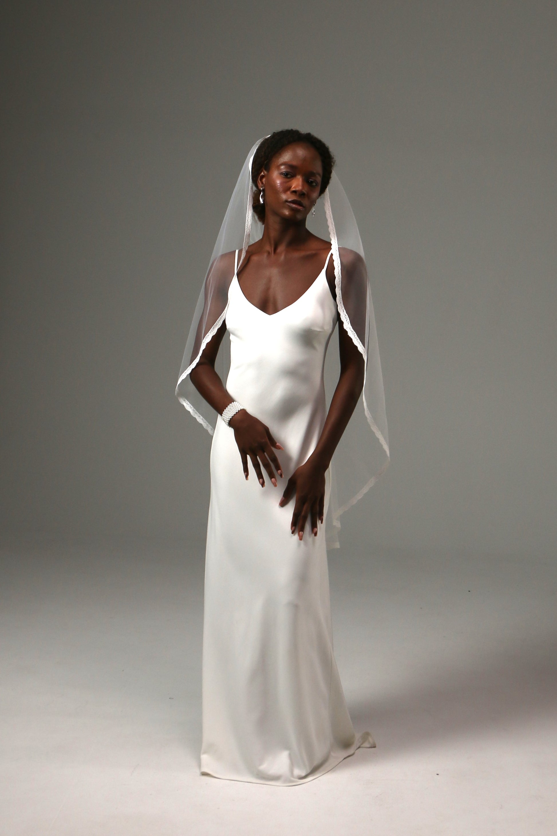 Soft illusion tulle veil perfect for minimalist brides.