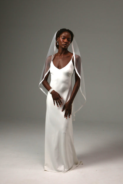 Soft illusion tulle veil perfect for minimalist brides.