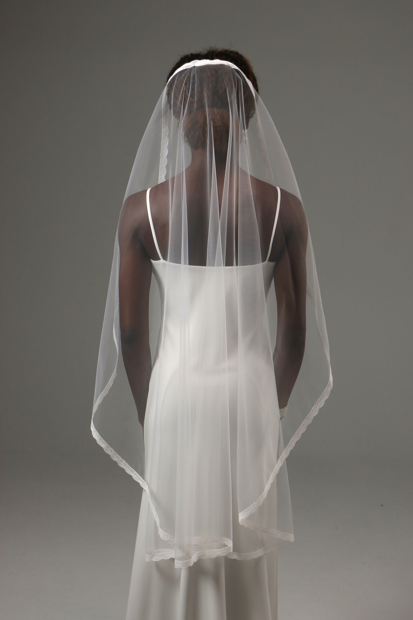 Romantic bridal veil with delicate lace border throughout.