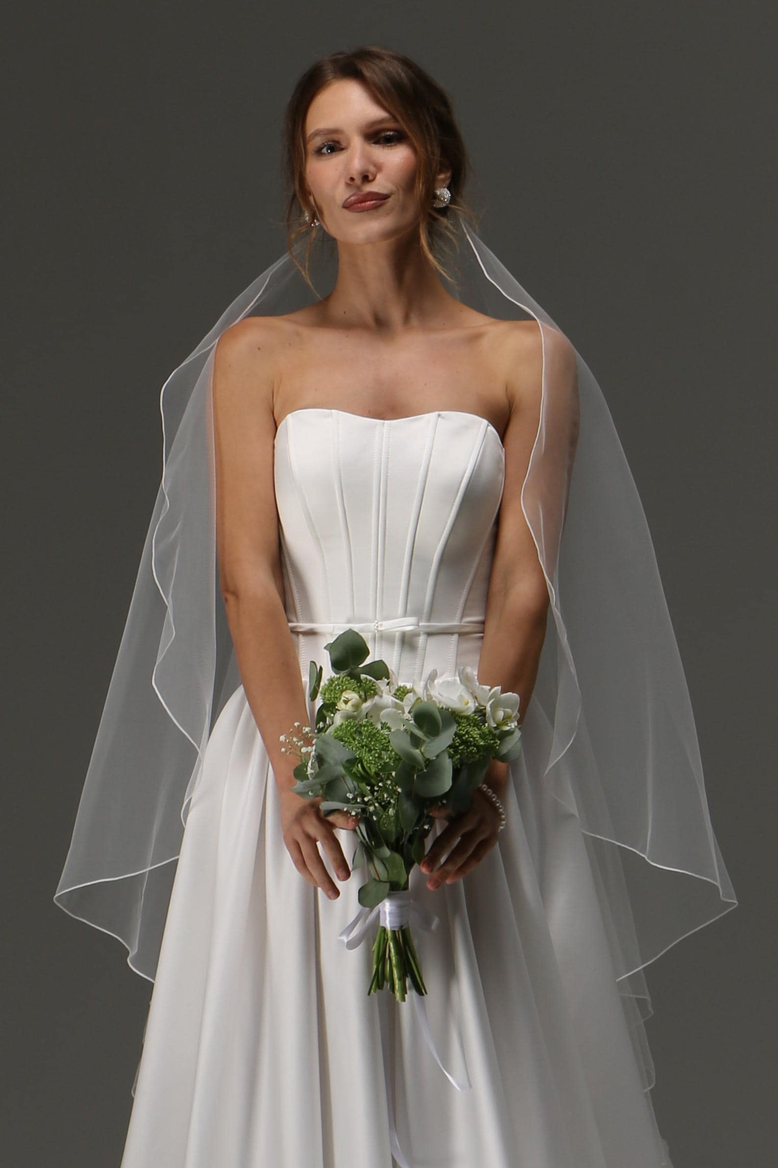 Fingertip Wedding Veil 43 Inch, Single Tier Cascade Veil Pencil Edge, Soft Tulle Bridal Veil Elegant Simple Veil
