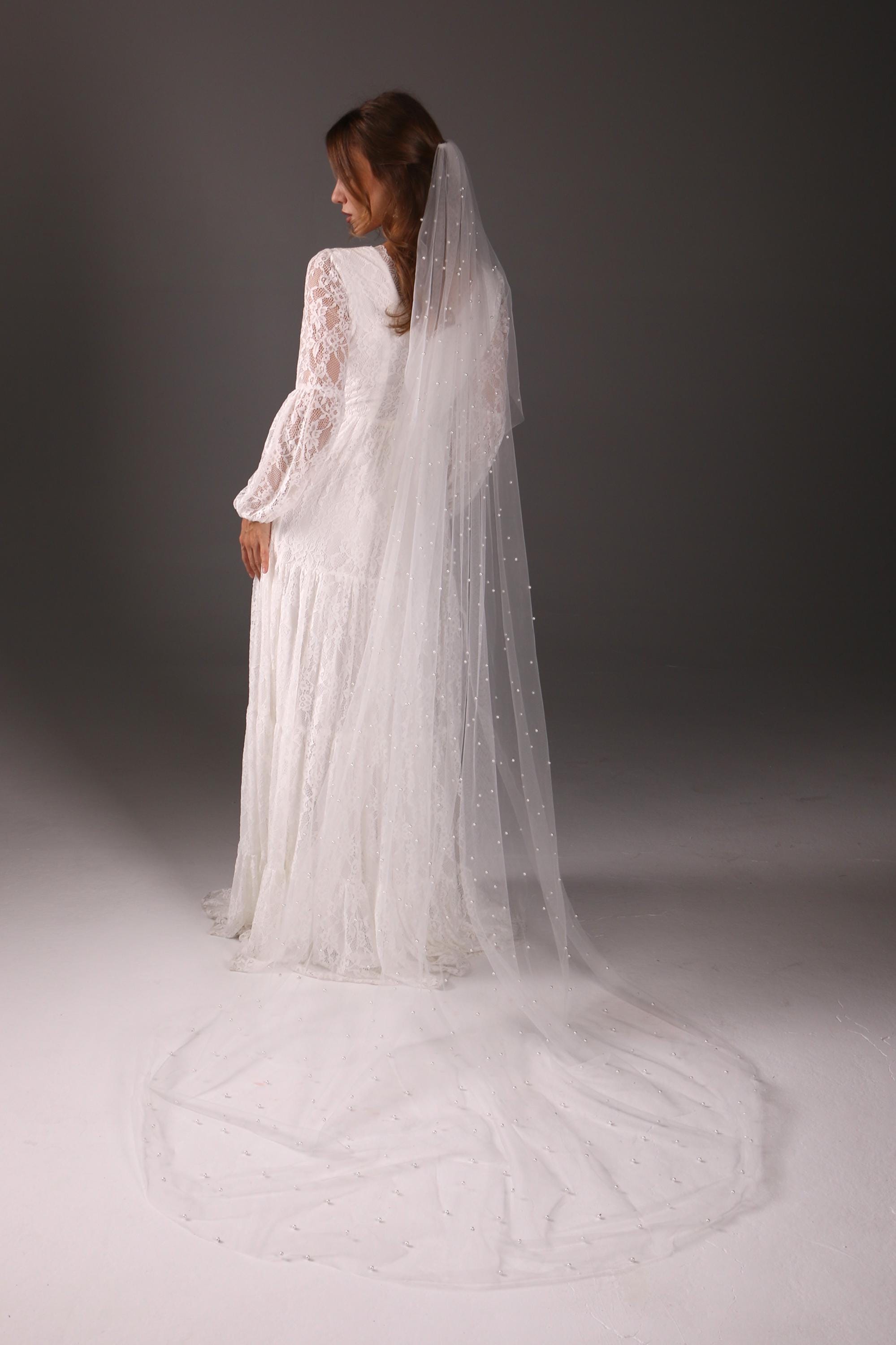 Single Tier Pearl Bridal Veil – Soft Tulle Wedding Veil with Pearls
