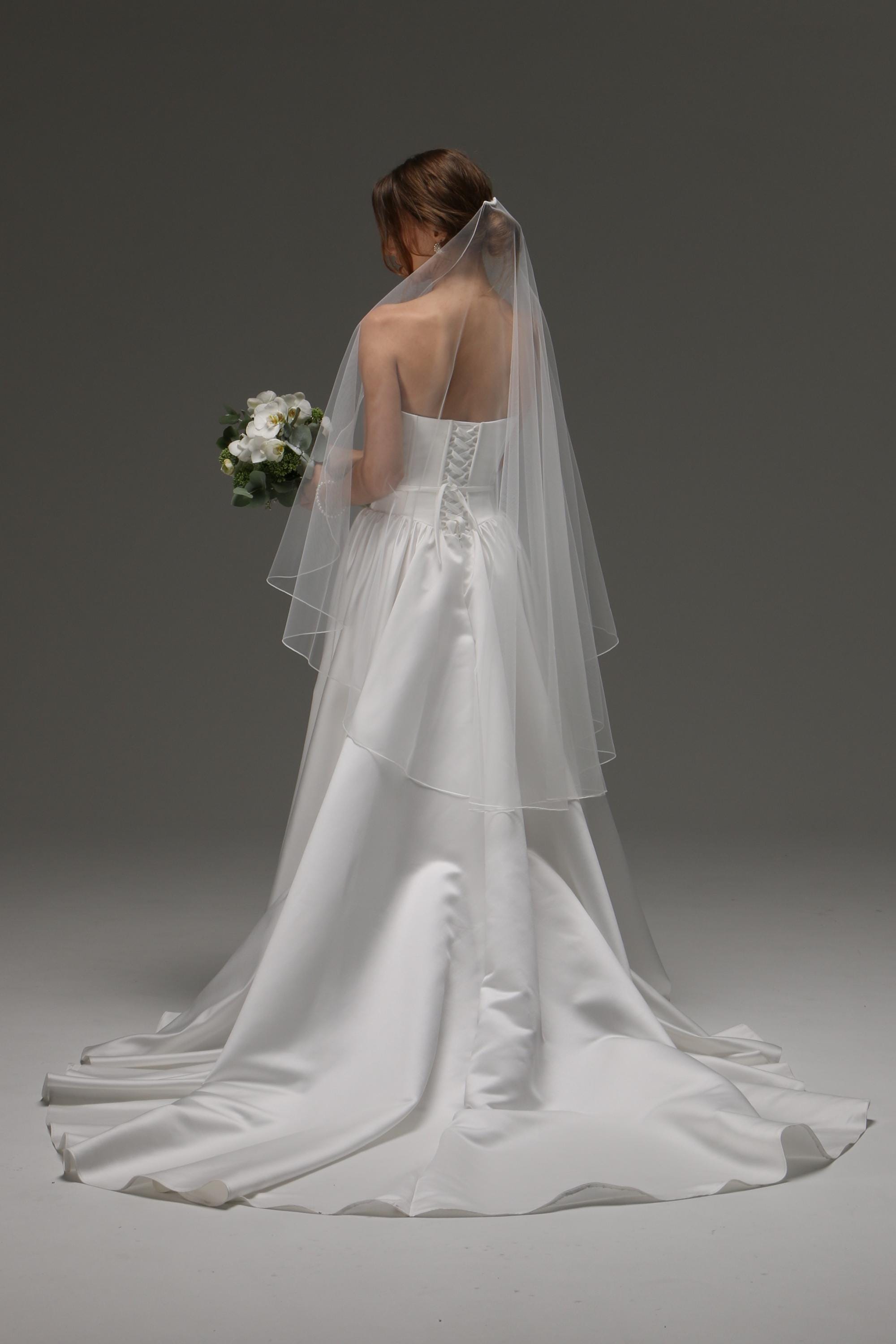 Minimalist Fingertip Veil 43 Inch, Single Tier Pencil Edge Veil, Soft Tulle Bridal Veil, Simple Modern Wedding Veil